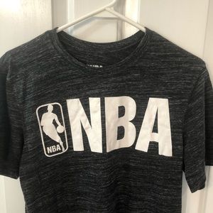 NBA logo men’s t-shirt in heathered dark gray. Sz S, soft and comfortable. EUC